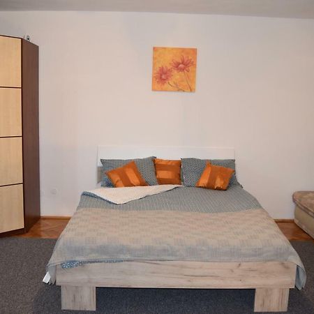 Central Appartment St'S Martin Church Braşov Esterno foto