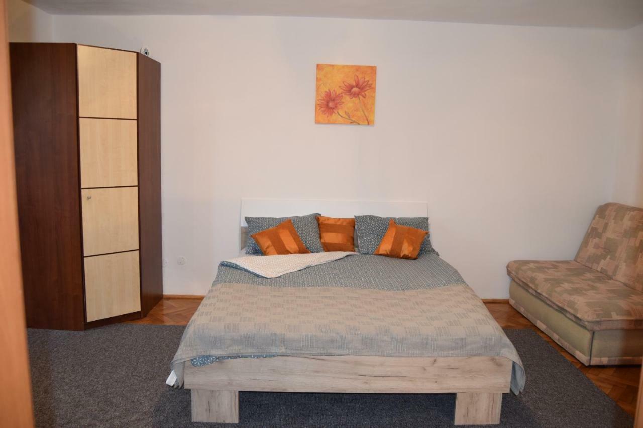 Central Appartment St'S Martin Church Braşov Esterno foto