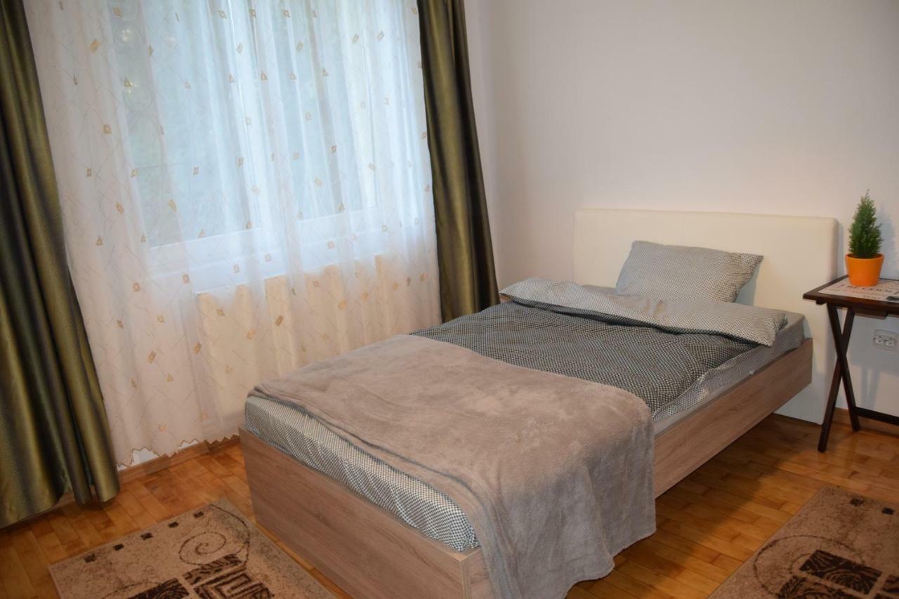 Central Appartment St'S Martin Church Braşov Esterno foto