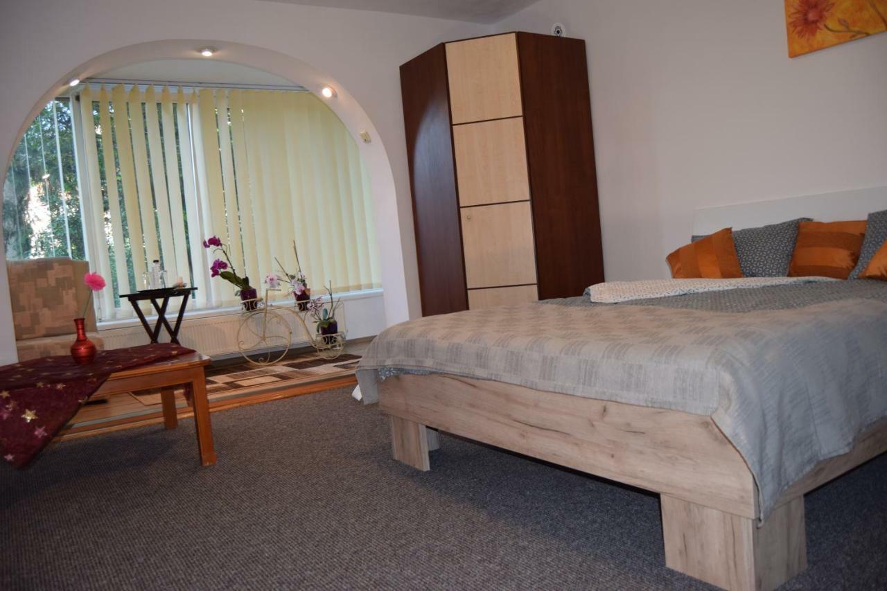 Central Appartment St'S Martin Church Braşov Esterno foto