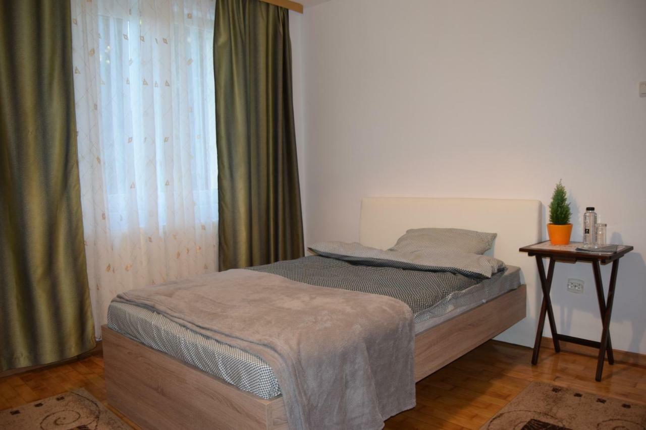 Central Appartment St'S Martin Church Braşov Esterno foto